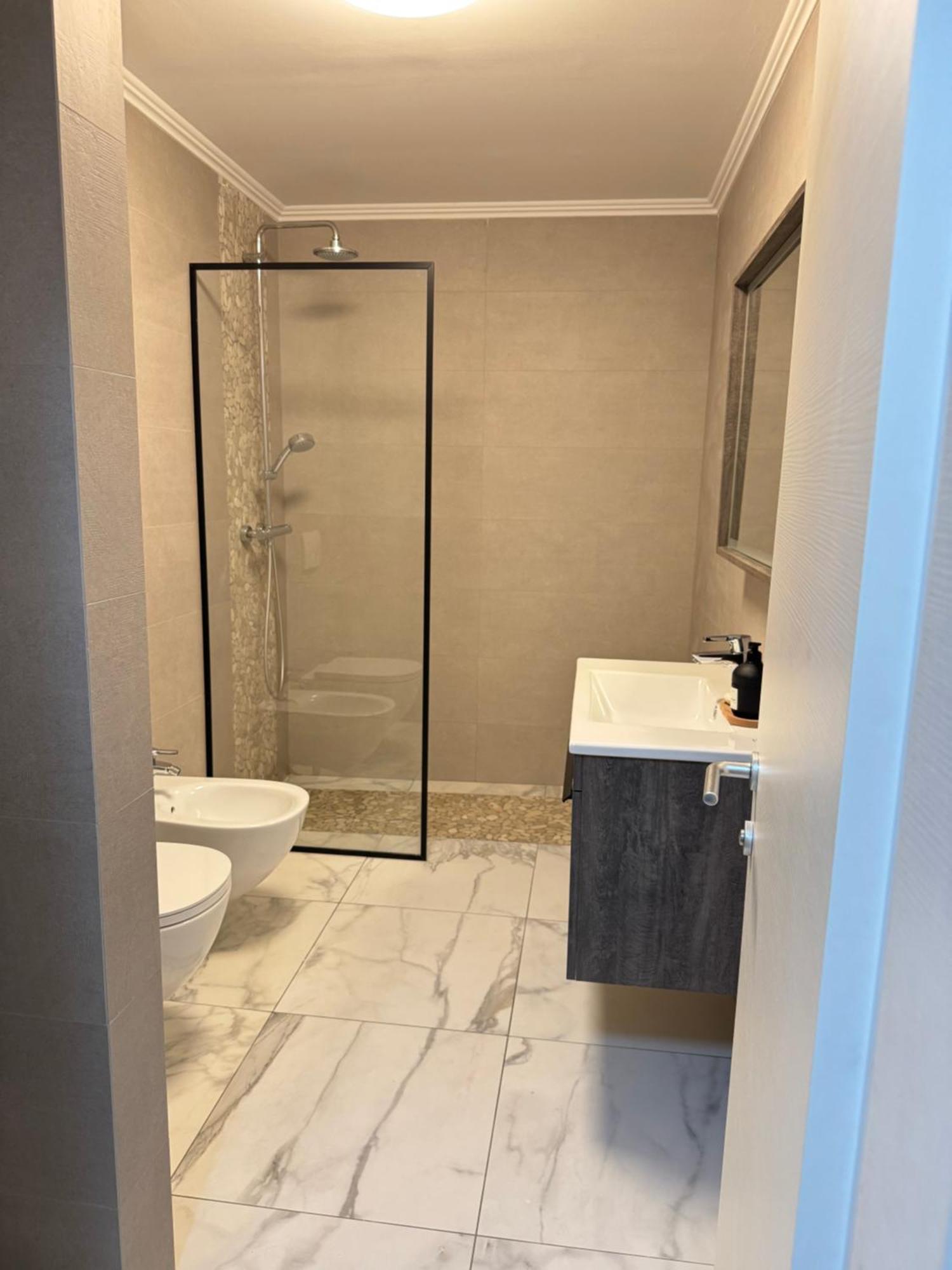 Free Parking Skanderbeg Square - Spacious Central Apartment Tirana Bagian luar foto