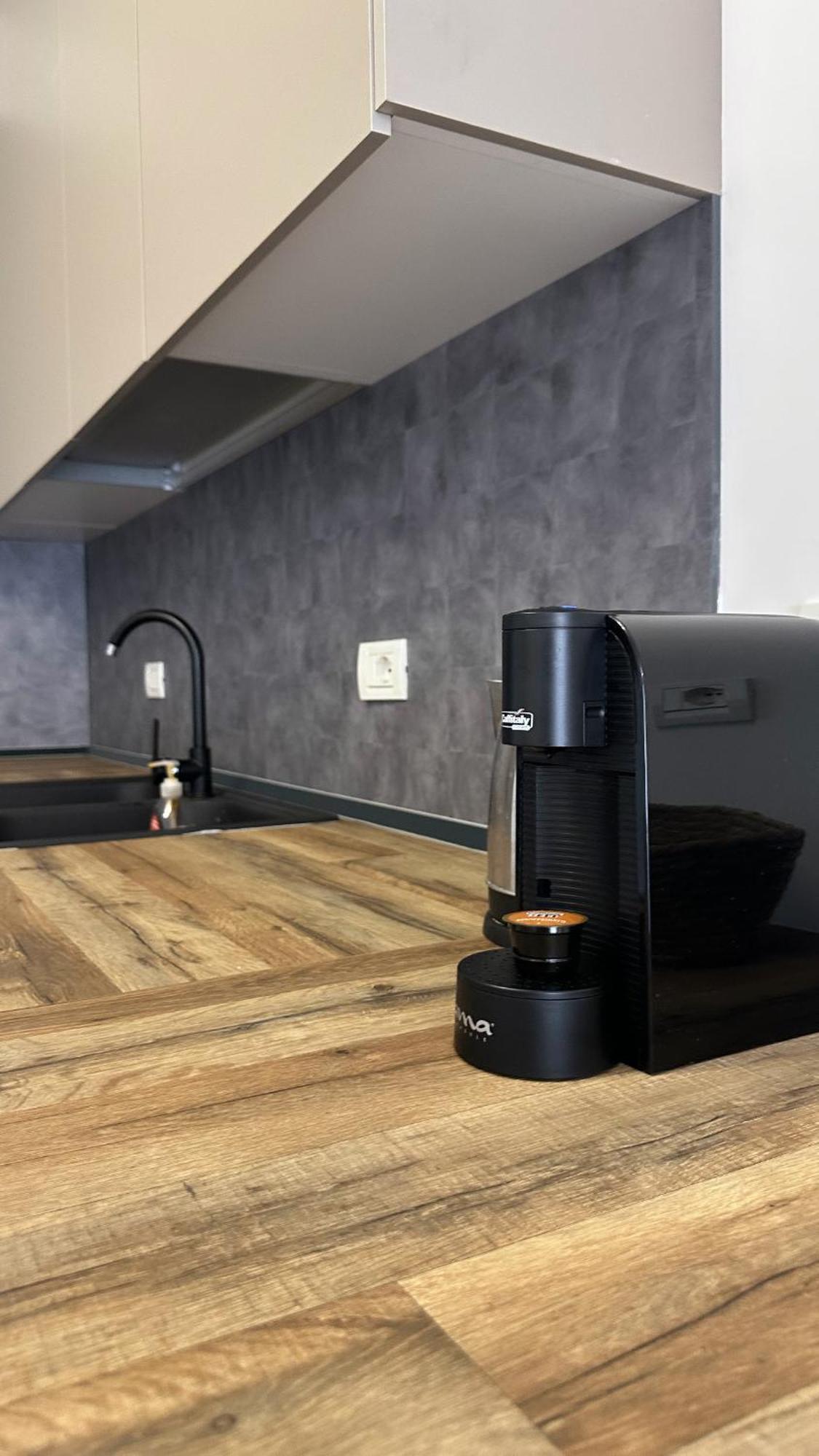 Free Parking Skanderbeg Square - Spacious Central Apartment Tirana Bagian luar foto