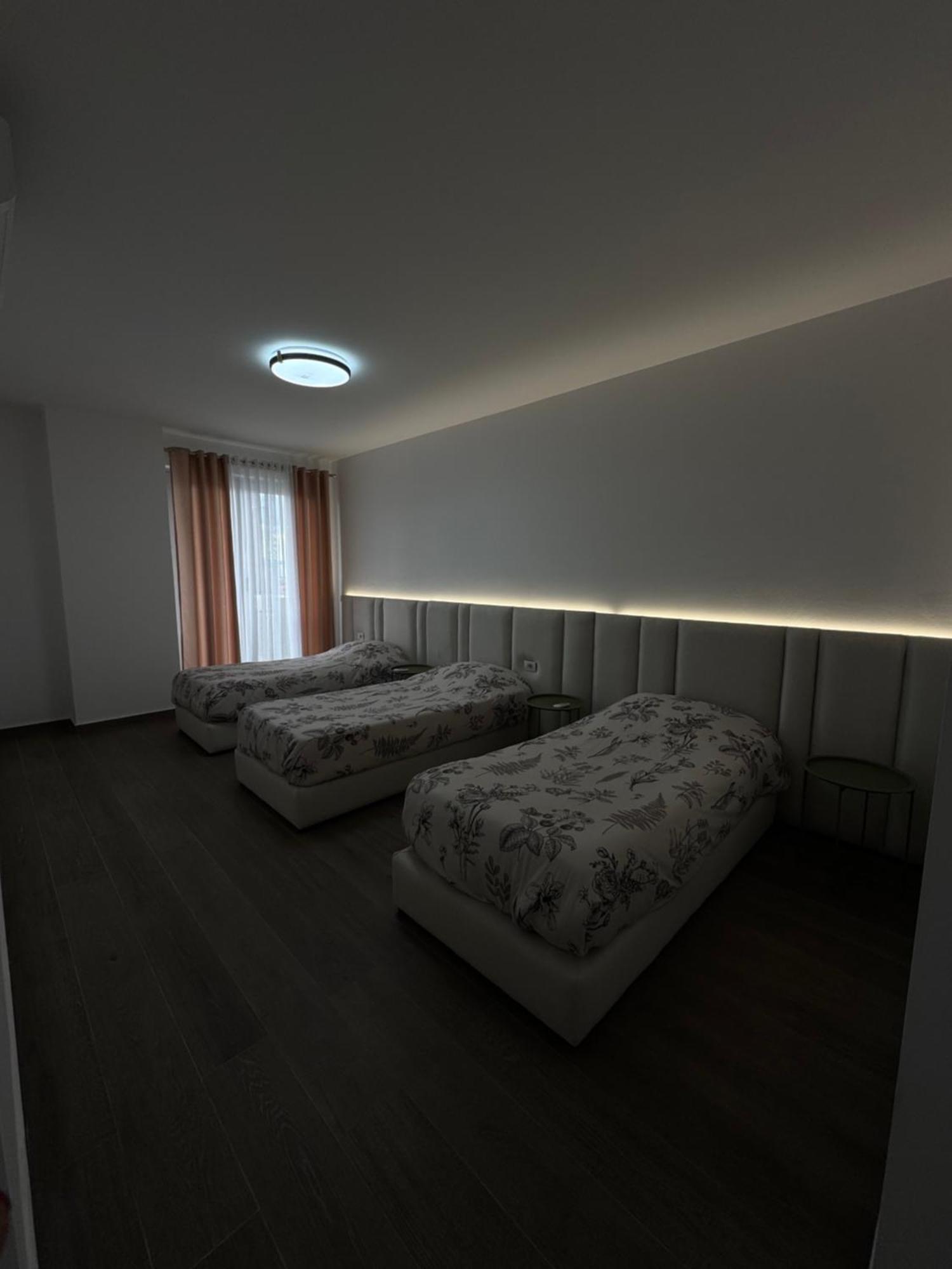 Free Parking Skanderbeg Square - Spacious Central Apartment Tirana Bagian luar foto