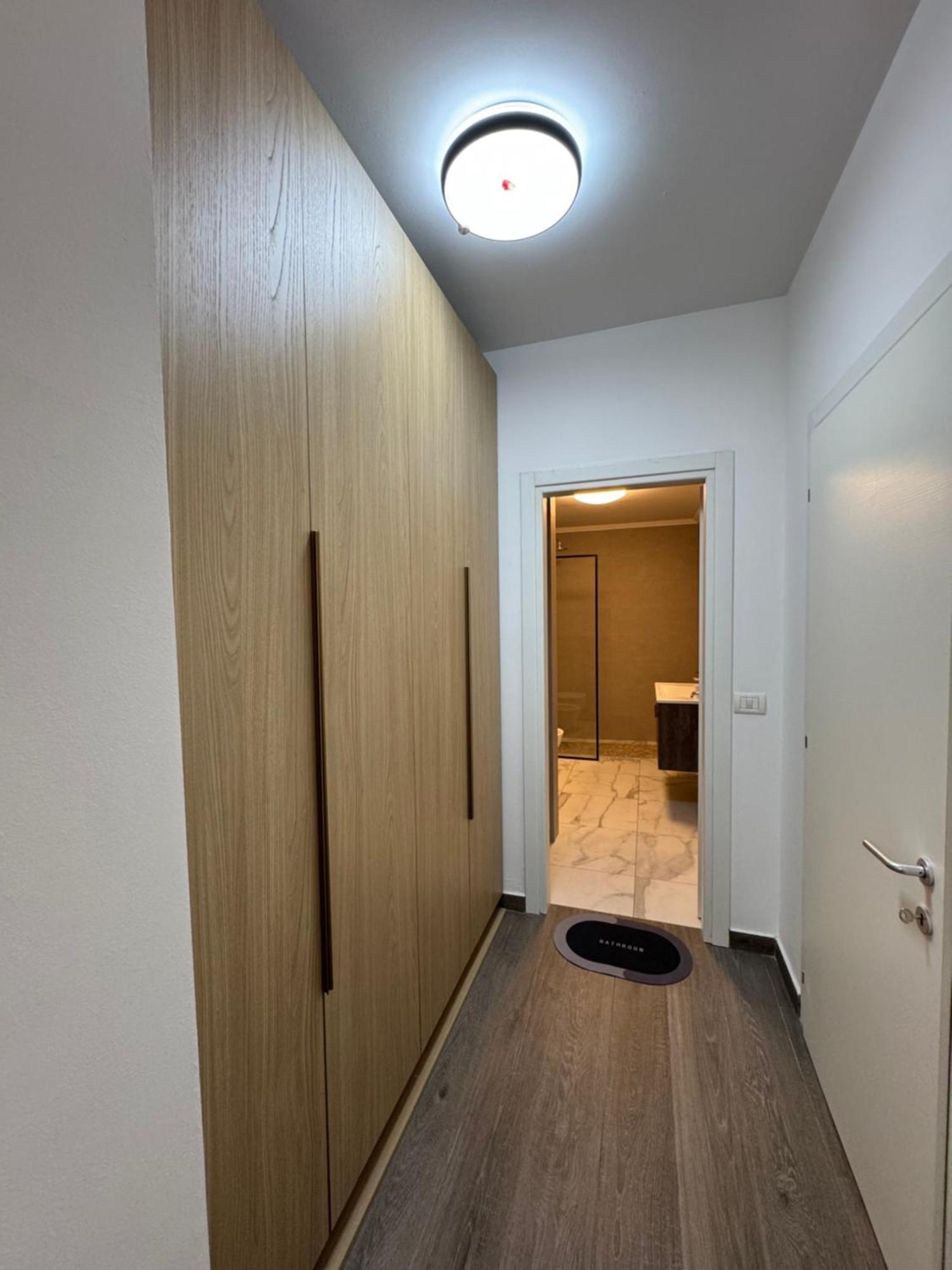 Free Parking Skanderbeg Square - Spacious Central Apartment Tirana Bagian luar foto